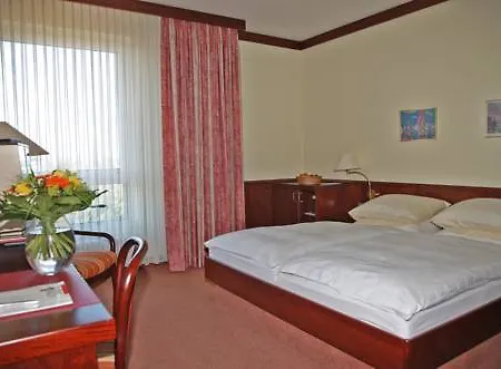 Otel Leine 4*